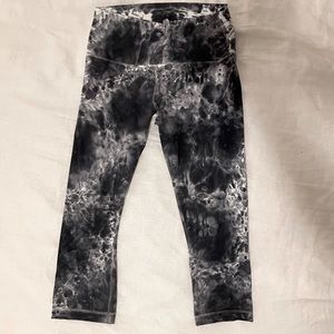 Lululemon capri length yoga pants